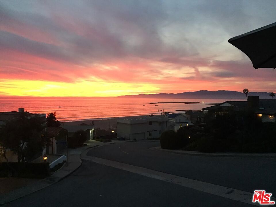 https://media.crmls.org/mediaz/fd8fd5d8-f623-4521-aefb-b3deb2f16350.jpg?preset=X-Large