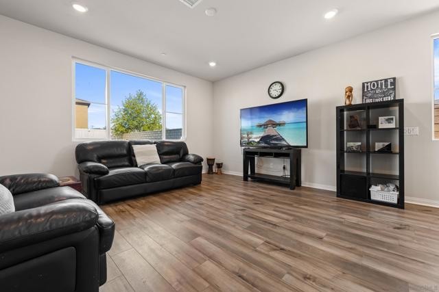 13305 Cultivate Ct, Valley Center CA: https://media.crmls.org/mediaz/fd8fd672-6c4a-4a57-9707-96ace79b2771.jpg