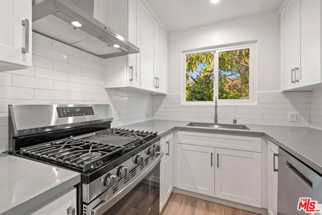 1252 N Crescent Heights Boulevard, West Hollywood CA: https://media.crmls.org/mediaz/fd8fdf6d-0297-40b5-905d-ad6627dede4f.jpg