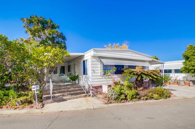 Detail Gallery Image 2 of 51 For 24 Bahia Ln, Oceanside,  CA 92058 - 2 Beds | 2 Baths