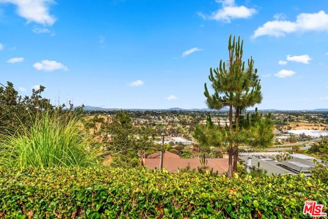 5830 Desert View Drive, La Jolla CA: https://media.crmls.org/mediaz/fd90c42c-668d-467b-8f7a-2fd34809c9af.jpg