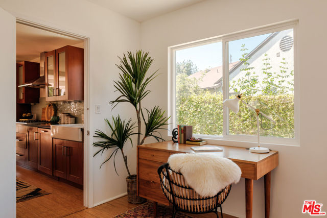 3625 Berryman Avenue, Los Angeles CA: https://media.crmls.org/mediaz/fd90f56a-2aba-4ec9-9b73-12604c852576.jpg
