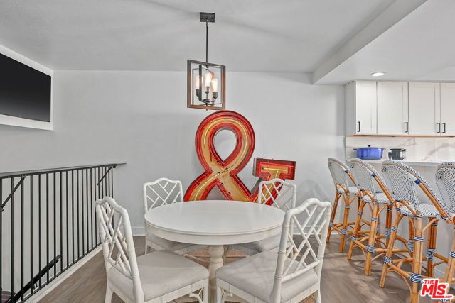 4329 Redwood Avenue, Marina del Rey CA: https://media.crmls.org/mediaz/fd912383-7876-45c4-af60-3377f114272c.jpg