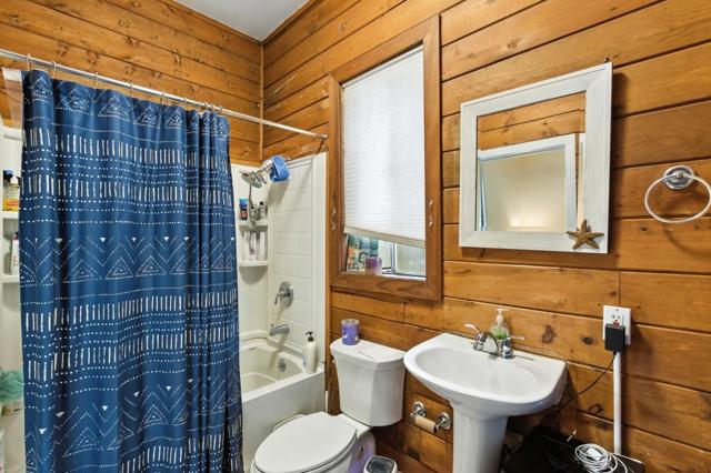 575 Myrtle Street, Half Moon Bay CA: https://media.crmls.org/mediaz/fd9123e6-1fe7-48bd-872a-637a9113e998.jpg