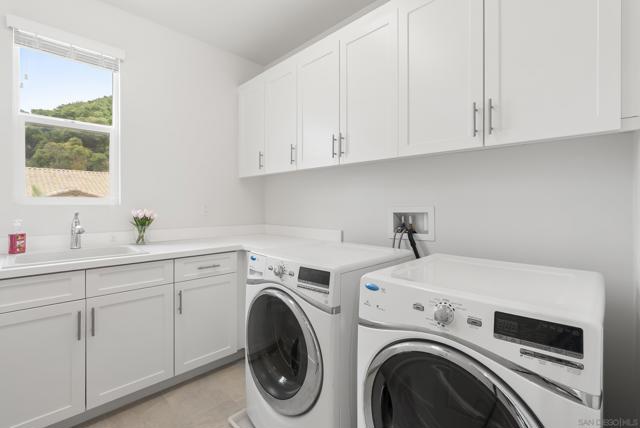 1409 Apex Place, Escondido CA: https://media.crmls.org/mediaz/fd918ae0-b3da-4223-8e77-9463fdc5ea3a.jpg