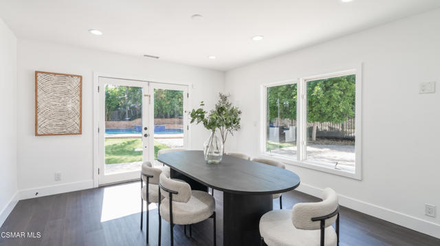 5726 Donna Avenue, Tarzana CA: https://media.crmls.org/mediaz/fd91c79b-ef8c-4862-be7b-ca571d5ac980.jpg