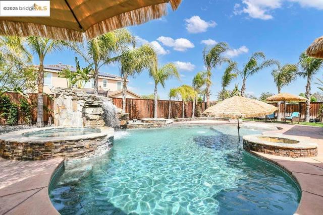 8065 Westport Circle, Discovery Bay CA: https://media.crmls.org/mediaz/fd925adb-d969-44b9-9689-f110c53a41b0.jpg