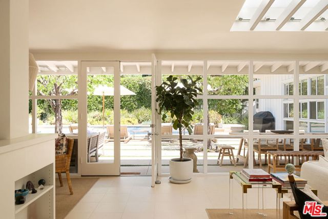 3366 Mandeville Canyon Road, Los Angeles CA: https://media.crmls.org/mediaz/fd930415-a26a-4a6f-90e5-ff170a572fe6.jpg