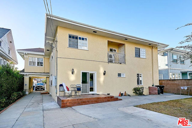 450 S Serrano Avenue, Los Angeles CA: https://media.crmls.org/mediaz/fd933197-5808-4a2c-aa7d-910522e671a3.jpg