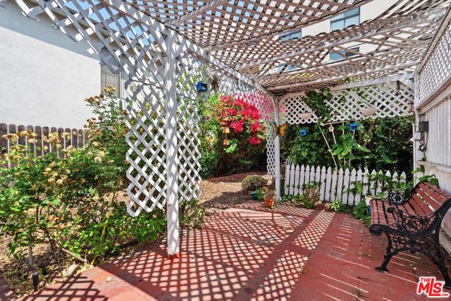 5021 Elmwood Avenue, Los Angeles CA: https://media.crmls.org/mediaz/fd93d4cf-2519-4f2a-82bd-1a94b1da0e2a.jpg