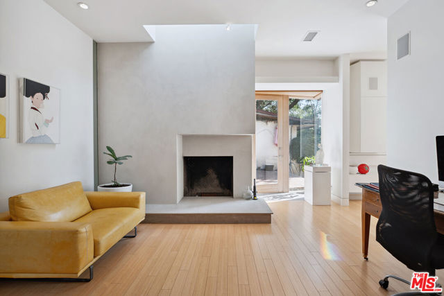 16145 High Valley Place, Encino CA: https://media.crmls.org/mediaz/fd93df0e-5a14-472f-8e17-c10ba9cacf3d.jpg