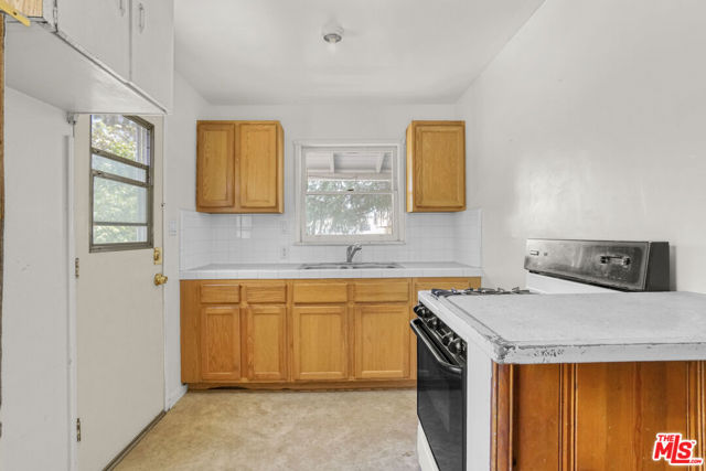 6833 Simpson Avenue, North Hollywood CA: https://media.crmls.org/mediaz/fd93f73e-cea1-4ffc-81aa-5b774166f8d7.jpg