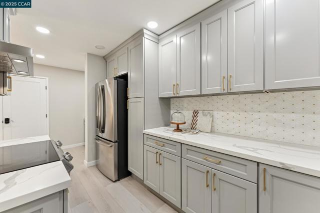 332 Kinross Dr, Walnut Creek CA: https://media.crmls.org/mediaz/fd9468bb-fb2e-46ab-b6b0-72d69c9edb24.jpg