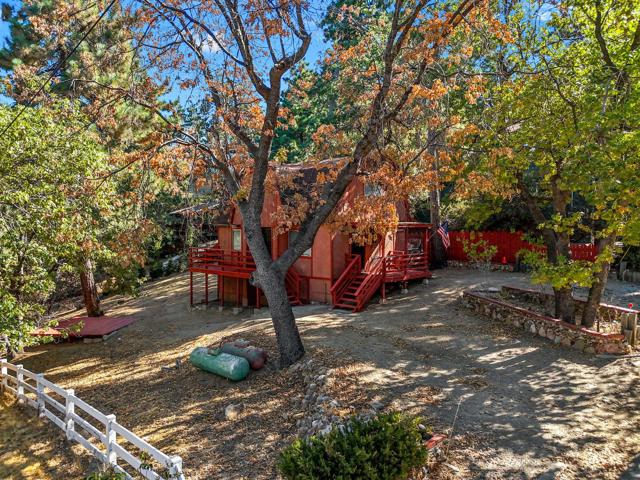 54370 Valley, Idyllwild CA: https://media.crmls.org/mediaz/fd94a30b-26f8-4bd0-a21e-0f18c08aa6c6.jpg
