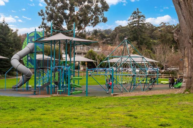 15 Mullins Court, Millbrae CA: https://media.crmls.org/mediaz/fd9519b4-fbd9-47c4-99df-edb60bba38a4.jpg