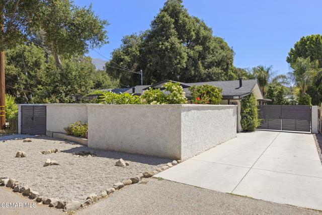 240 N Padre Juan Avenue, Ojai CA: https://media.crmls.org/mediaz/fd951b15-825f-4470-8d17-3bc7f9af3c35.jpg