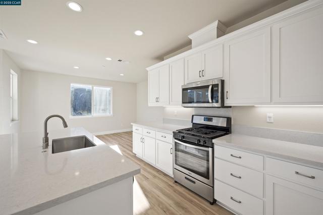 5541 Promontory Way, Antioch CA: https://media.crmls.org/mediaz/fd953634-6509-4ed5-8d19-c9aefd3c5d3b.jpg