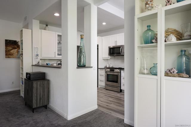 11370 Camino Playa Cancun, San Diego CA: https://media.crmls.org/mediaz/fd95757e-f6ca-49eb-aefc-7673171459eb.jpg