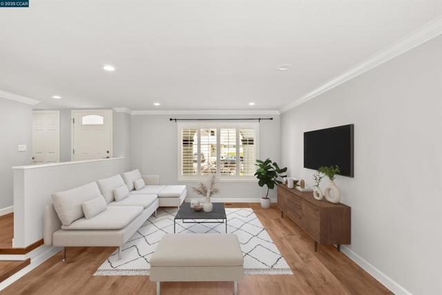 4403 Winterberry Ct, Concord CA: https://media.crmls.org/mediaz/fd95791a-50d4-4f5b-9234-a096a82820b8.jpg