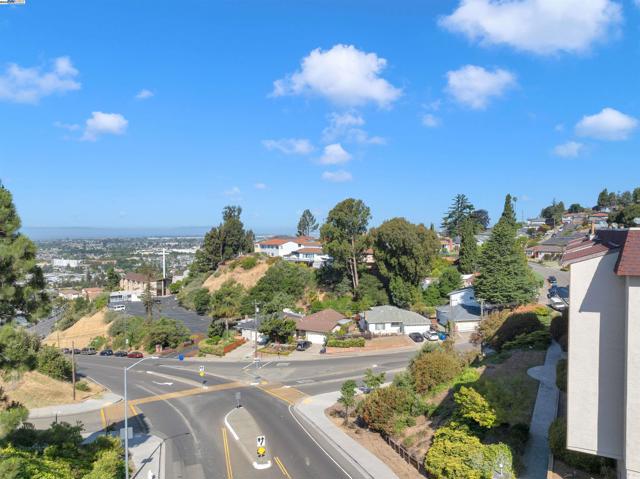 2500 Miramar Ave, Castro Valley CA: https://media.crmls.org/mediaz/fd959d85-9dc6-4bd0-a970-3d844e2bf9b0.jpg