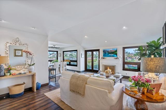 350 Punta Baja Dr, Solana Beach CA: https://media.crmls.org/mediaz/fd95b717-d6e0-4206-8d7a-80a0ce377e98.jpg