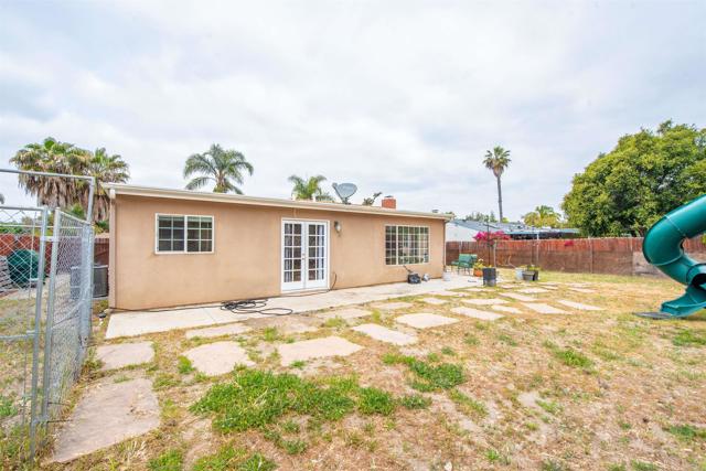 829 Warmlands Avenue, Vista CA: https://media.crmls.org/mediaz/fd960df5-3fad-4784-9b6a-dc96af10b641.jpg