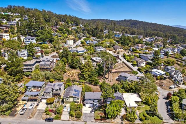 422 Avenue Portola, El Granada CA: https://media.crmls.org/mediaz/fd964090-765e-4012-8f5c-d17a536eaf16.jpg