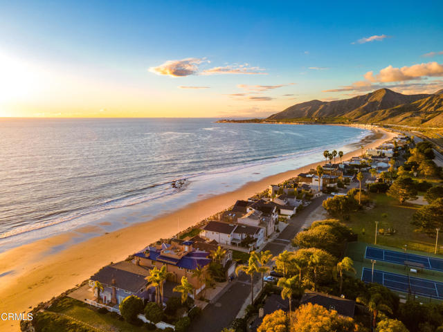 2956 Solimar Beach Drive Drive, Ventura CA: https://media.crmls.org/mediaz/fd96eda7-6204-4dd8-b8ac-b88c055cf708.jpg