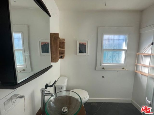 547 Brooks Avenue, Venice CA: https://media.crmls.org/mediaz/fd9706c1-cafa-436e-87fb-b9cb8b37d5f0.jpg