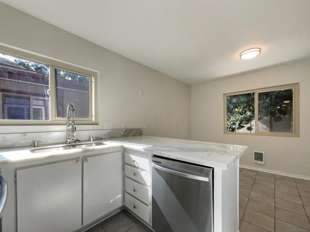 5513 Adobe Falls Rd, San Diego CA: https://media.crmls.org/mediaz/fd9725b3-3e8c-4fe7-966f-f16c7089a355.jpg