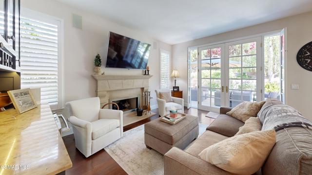 2343 Solway Court, Thousand Oaks CA: https://media.crmls.org/mediaz/fd972a14-e39d-4416-8daa-7dcb113fdf17.jpg