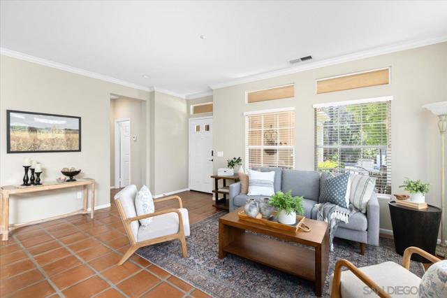 2385 Amber Oak Ln, Escondido CA: https://media.crmls.org/mediaz/fd987cff-7f3e-473a-bb74-e99e3846ac63.jpg