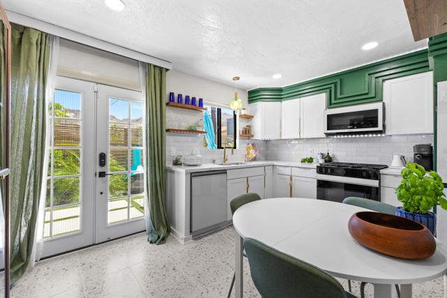 53640 Avenida Rubio, La Quinta CA: https://media.crmls.org/mediaz/fd991508-1ad5-4e7e-b655-a29c6c3bf68c.jpg