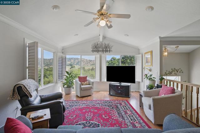 3648 Morgan Territory Rd, Clayton CA: https://media.crmls.org/mediaz/fd99fe24-343c-41ce-9eb6-37037f865198.jpg