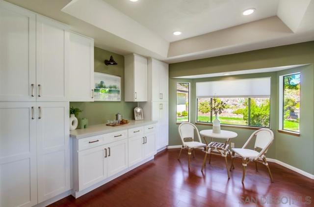 2336 Rancho Diego Ct, Escondido CA: https://media.crmls.org/mediaz/fd9a4bea-6345-4a30-919e-3086c4338277.jpg