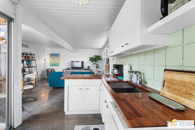 1111 E Palm Canyon Drive, Palm Springs CA: https://media.crmls.org/mediaz/fd9a8908-9885-4d91-a7b6-a18df32f0c1d.jpg