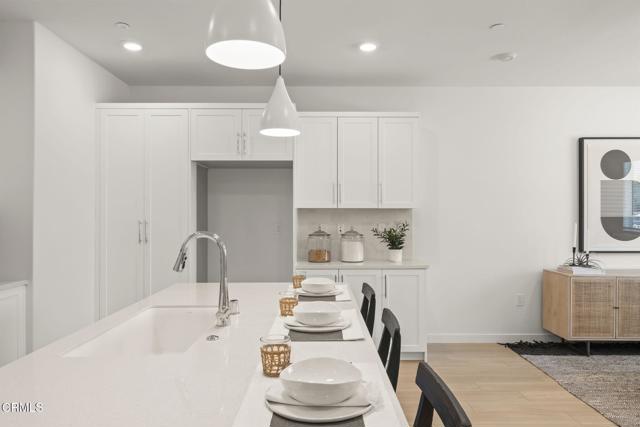 2402 Channel Drive, Ventura CA: https://media.crmls.org/mediaz/fd9aa436-e0c9-46c5-82fb-54946c4454ec.jpg
