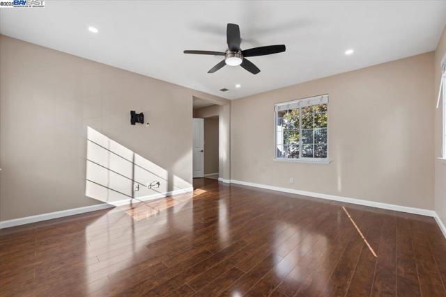 9752 Belladonna Dr, San Ramon CA: https://media.crmls.org/mediaz/fd9abccd-9616-42c4-b9f8-35e3d6eee77b.jpg