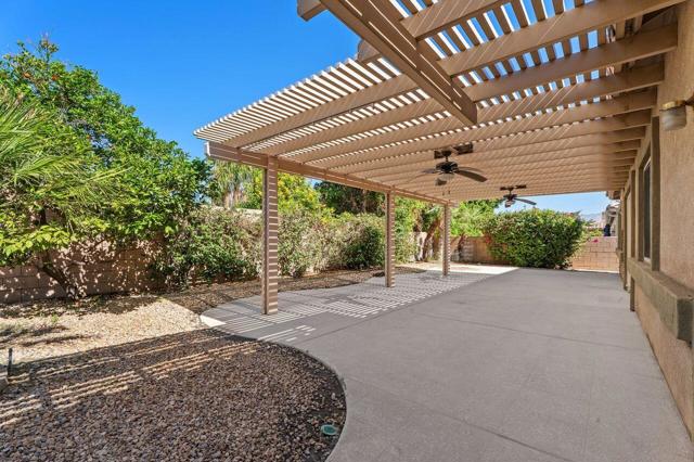 80222 Spanish Bay Drive, Indio CA: https://media.crmls.org/mediaz/fd9b7a10-6464-4ce8-a561-672705ee5412.jpg