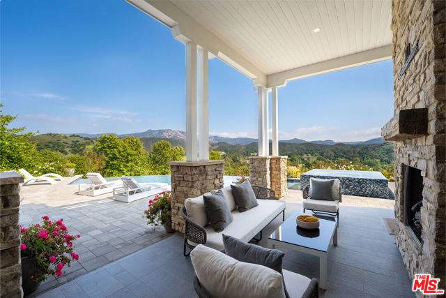 26767 Mulholland Highway, Calabasas CA: https://media.crmls.org/mediaz/fd9cd736-f4ea-41d4-a046-ff9f7e1a1c42.jpg