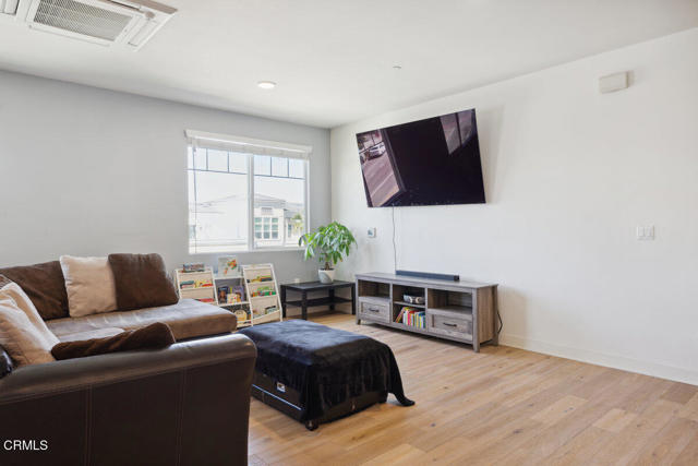 Detail Gallery Image 9 of 28 For 2800 Wagon Wheel Rd #304,  Oxnard,  CA 93036 - 3 Beds | 2/1 Baths