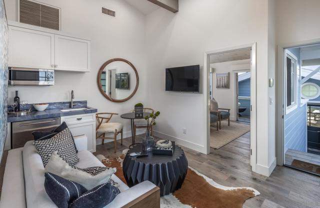 2050 Ocean Front, Del Mar CA: https://media.crmls.org/mediaz/fd9d672a-8fe7-4841-8800-3b3e4bce674d.jpg
