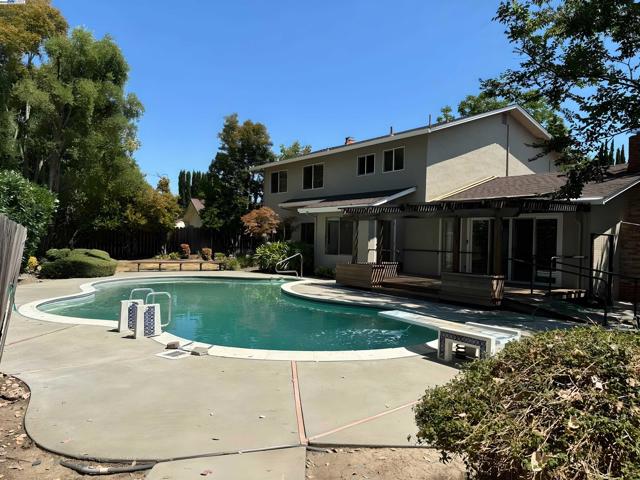 1742 Beachwood Way, Pleasanton CA: https://media.crmls.org/mediaz/fd9d922e-aff3-4020-8ca2-2b44a6507af0.jpg