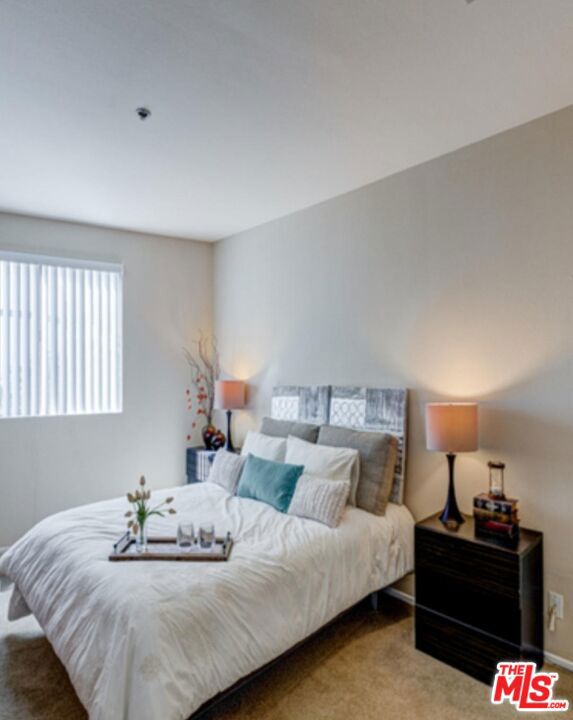 740 S Burnside Avenue, Los Angeles CA: https://media.crmls.org/mediaz/fd9dea47-3d90-41bc-9497-9e1d20c99450.jpg