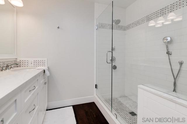 455 J Ave, Coronado CA: https://media.crmls.org/mediaz/fd9e0428-520d-48e1-90f0-c529ad630727.jpg