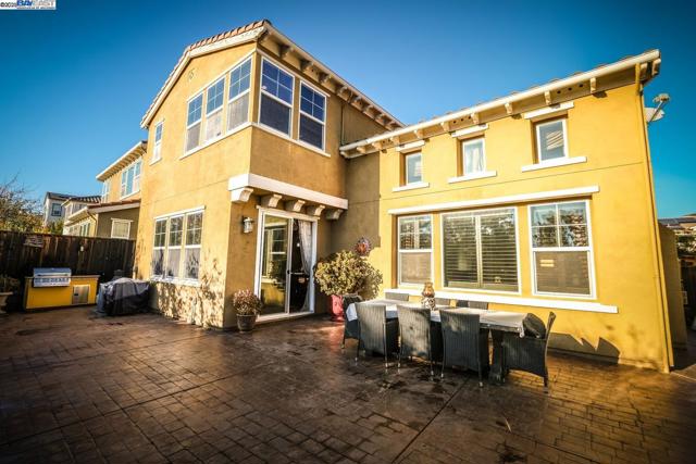 3252 Carpenter Way, San Ramon CA: https://media.crmls.org/mediaz/fd9e18f2-1761-4022-b8be-b118477461c5.jpg