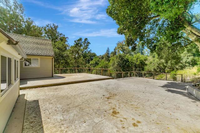 411 Hecker Pass Road, Watsonville CA: https://media.crmls.org/mediaz/fd9e4ce4-b3b2-4f16-8797-9a2305306dd8.jpg