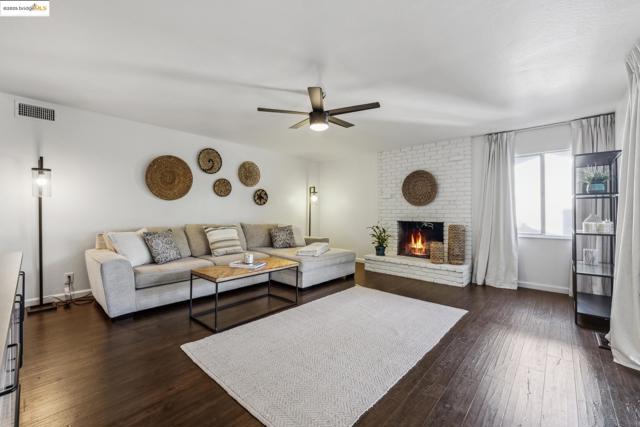 6605 Ascot Dr., Oakland CA: https://media.crmls.org/mediaz/fd9e8567-3be9-405b-a2bc-4f6d32821ba6.jpg