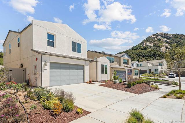35111 Cooper Pl, Fallbrook CA: https://media.crmls.org/mediaz/fd9edae8-9e3e-42c1-a426-4f4164092857.jpg