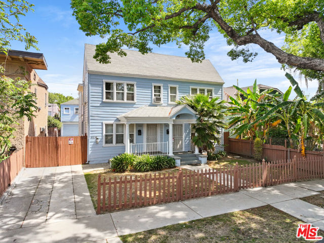 851 W 41st Drive, Los Angeles CA: https://media.crmls.org/mediaz/fd9f12ec-ef67-46e7-9403-dc426d3cd7b4.jpg